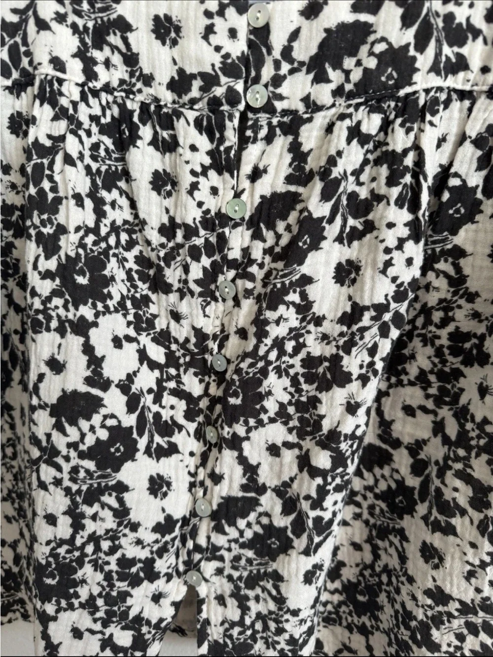 Rails Magnolia Top Camo Floral Black White Flutter Sleeve Top L